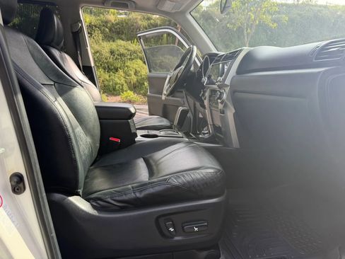 Used 2010 Toyota 4Runner Limited AWD/4WD image 17