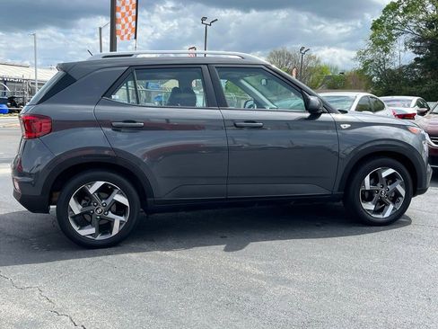 Used 2023 Hyundai Venue SEL FWD image 9