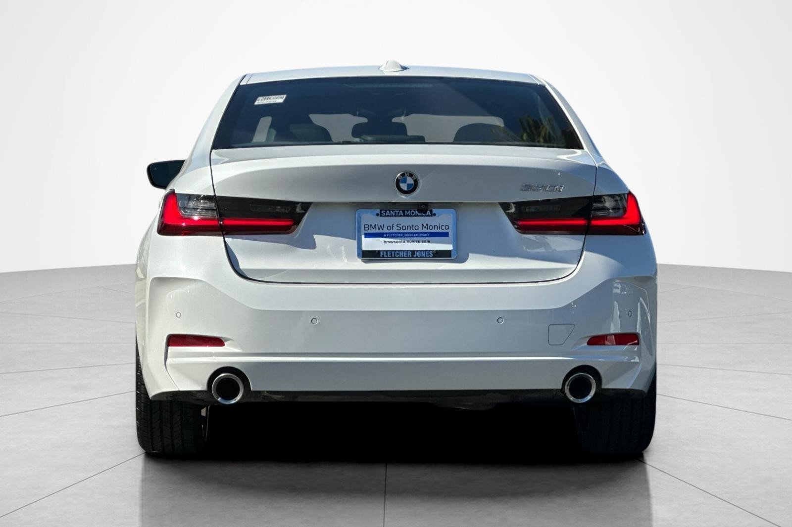 Used 2024 BMW 330i Sedan w/ Convenience Package RWD image 4