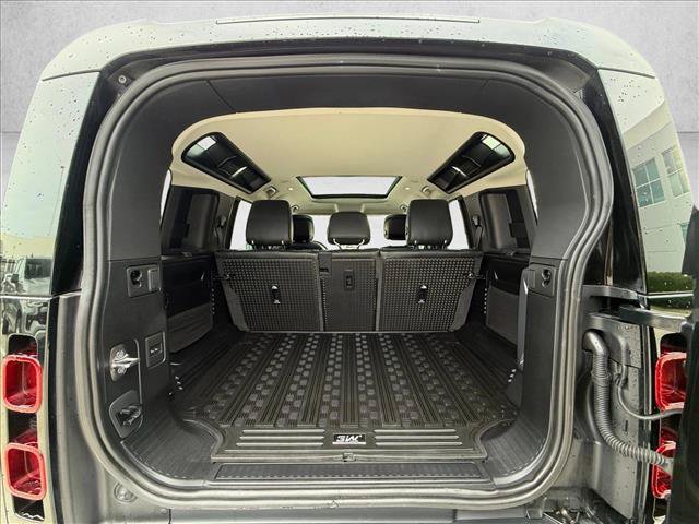 Used 2020 Land Rover Defender 110 HSE AWD/4WD image 6