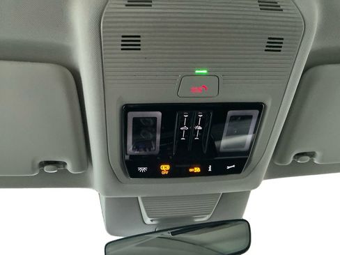 New 2025 Volkswagen Tiguan SE image 21