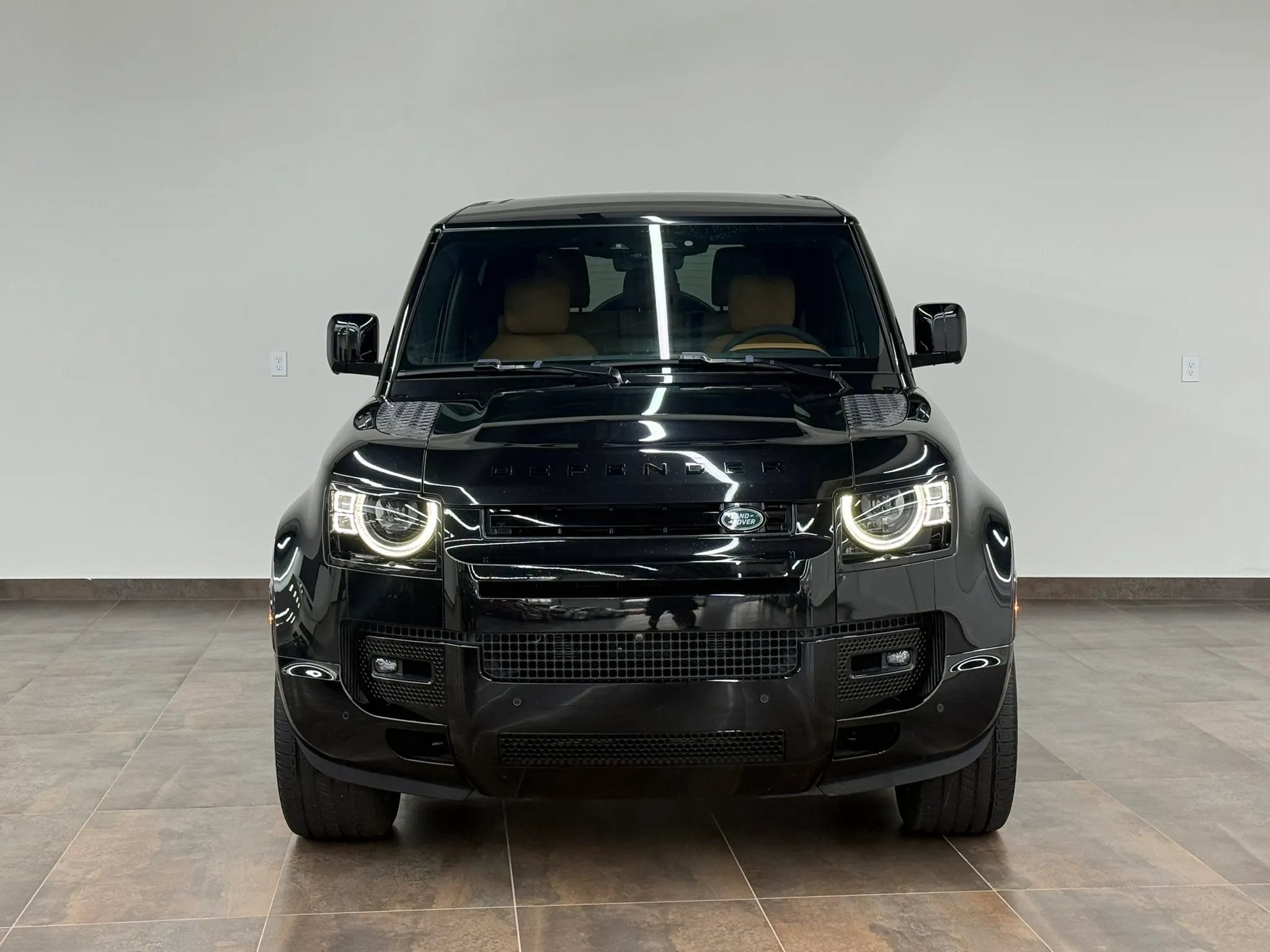 Used 2024 Land Rover Defender 90 V8 AWD/4WD image 19