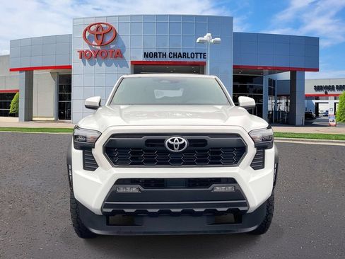 Used 2025 Toyota Tacoma TRD Off-Road AWD/4WD image 3