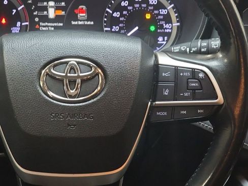 Used 2023 Toyota Highlander LE image 19