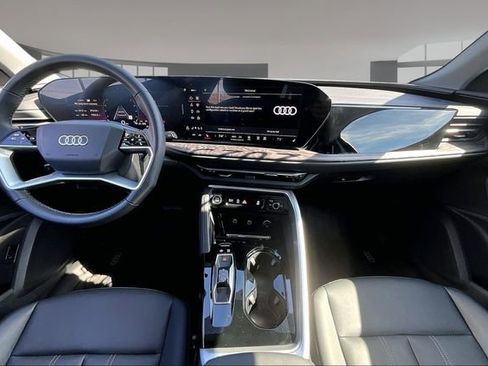 Used 2025 Audi Q5 Premium w/ Convenience Package image 7