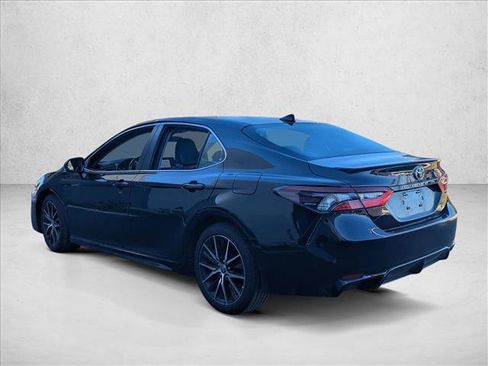 Used 2021 Toyota Camry SE image 5