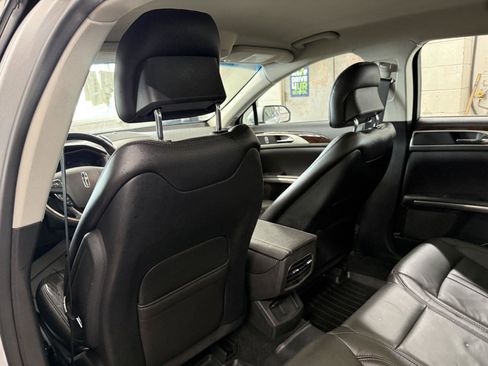 Used 2014 Lincoln MKZ FWD image 21