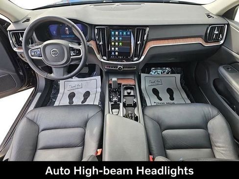 Used 2025 Volvo V60 B5 Cross Country Plus image 14