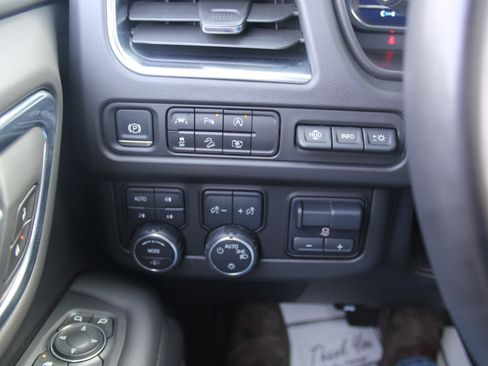 Used 2024 Chevrolet Tahoe High Country image 10