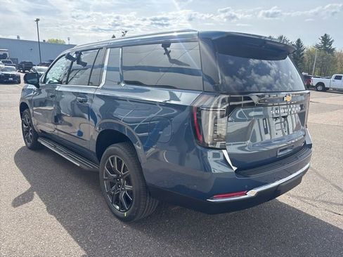 New 2026 Chevrolet Suburban LT AWD/4WD image 5