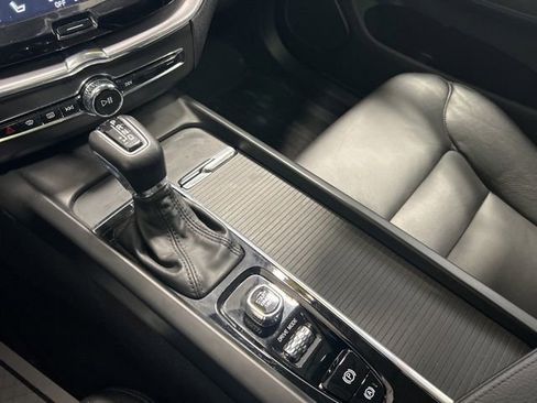 Used 2020 Volvo XC60 T6 Momentum image 19