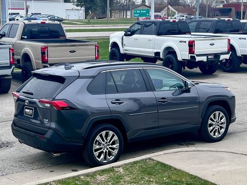 Used 2023 Toyota RAV4 XLE Premium image 6