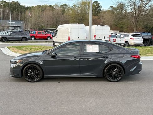 Used 2025 Toyota Camry SE image 2