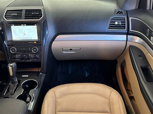 Used 2017 Ford Explorer XLT w/ Equipment Group 202A image 30