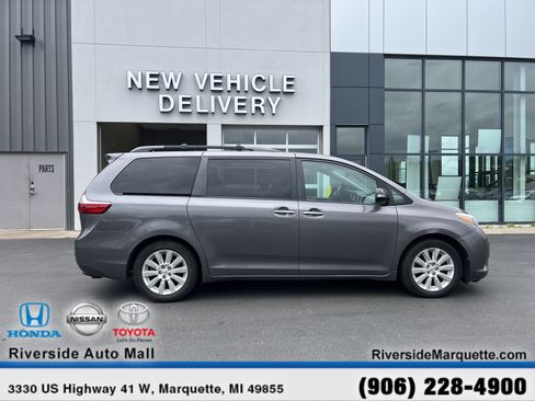 Used 2015 Toyota Sienna Limited Premium w/ Four Season Floor Mat Package FWD image 10