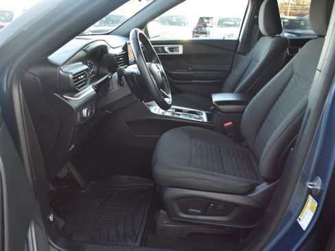Used 2020 Ford Explorer XLT w/ Comfort Package image 16