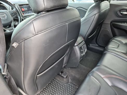 Used 2020 Jeep Cherokee Trailhawk w/ Cold Weather Group AWD/4WD image 18