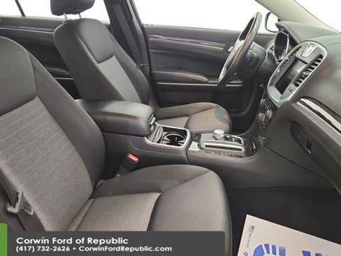 Used 2021 Chrysler 300 Touring w/ Driver Convenience Group image 24