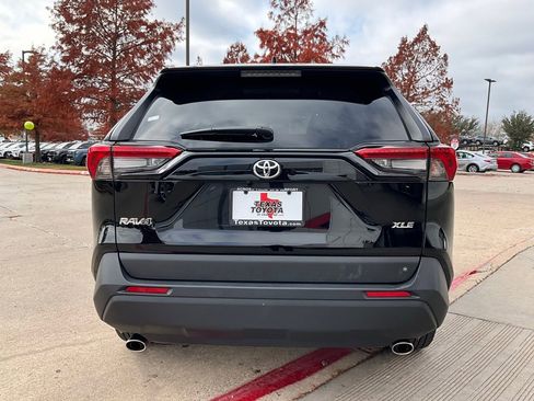 Used 2025 Toyota RAV4 XLE image 7