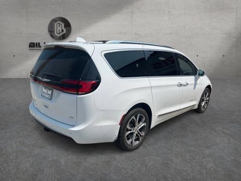 Used 2022 Chrysler Pacifica Pinnacle AWD/4WD image 5