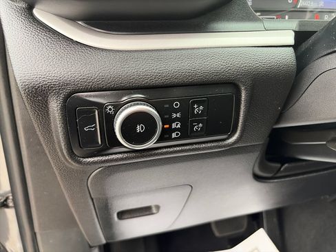 Used 2024 Ford Explorer XLT w/ Equipment Group 202A AWD/4WD image 17