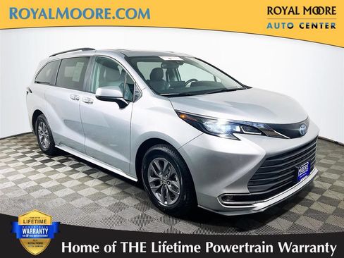 Certified 2024 Toyota Sienna XLE FWD image 1