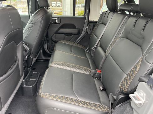 Used 2023 Jeep Wrangler Unlimited Sahara image 13