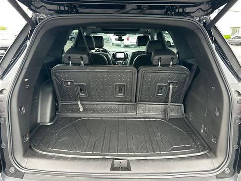 Certified 2023 Chevrolet Traverse RS w/ LPO, Floor Liner Package AWD/4WD image 34