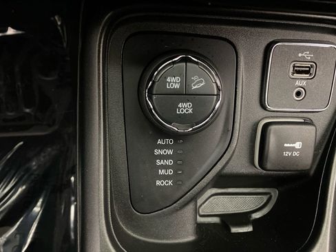 Used 2018 Jeep Compass Trailhawk w/ Cold Weather Group AWD/4WD image 19