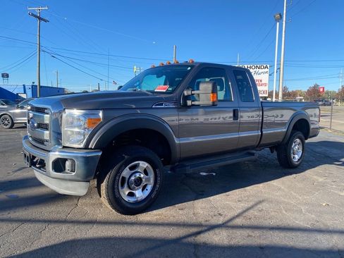 Used 2014 Ford F250 XLT w/ Snow Plow Prep Package image 7
