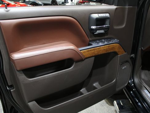 Used 2015 Chevrolet Silverado 1500 High Country w/ High Country Premium Package AWD/4WD image 24