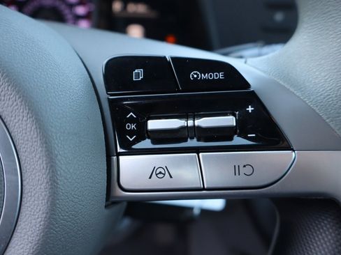 Used 2021 Hyundai Elantra SE image 9