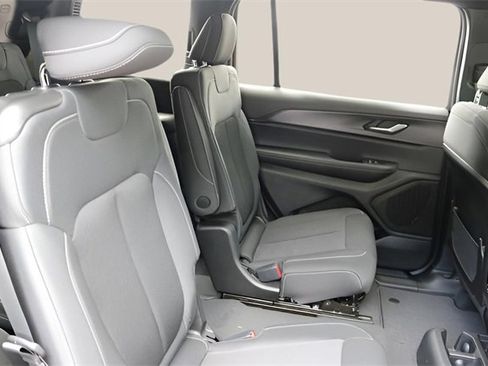 New 2025 Jeep Grand Cherokee L Laredo w/ Luxury Tech Group I image 19