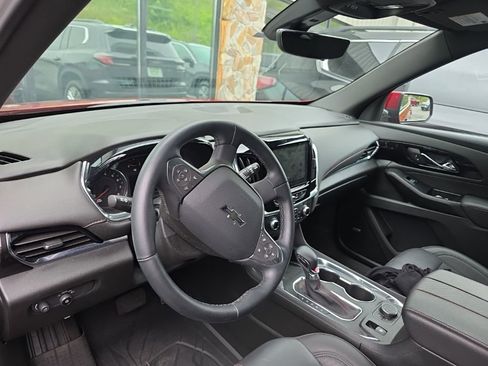 Used 2023 Chevrolet Traverse RS FWD image 8