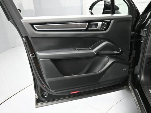 Certified 2023 Porsche Cayenne AWD/4WD image 15