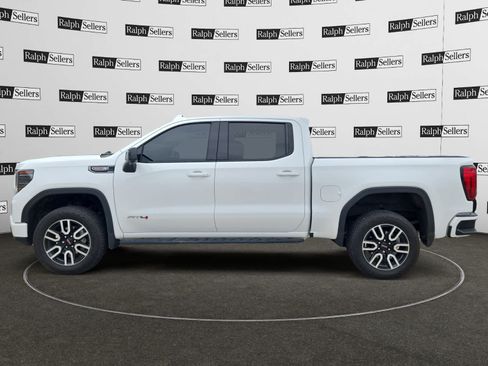 Used 2024 GMC Sierra 1500 AT4 w/ AT4 Preferred Package AWD/4WD image 3