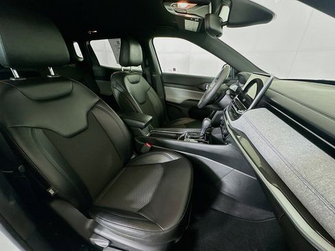 Used 2024 Jeep Compass Latitude image 31