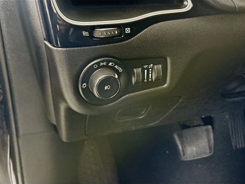 Used 2020 Jeep Cherokee Altitude image 10