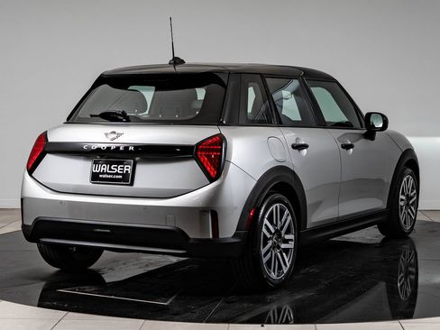 Certified 2026 MINI Cooper 4-Door Hardtop FWD image 10