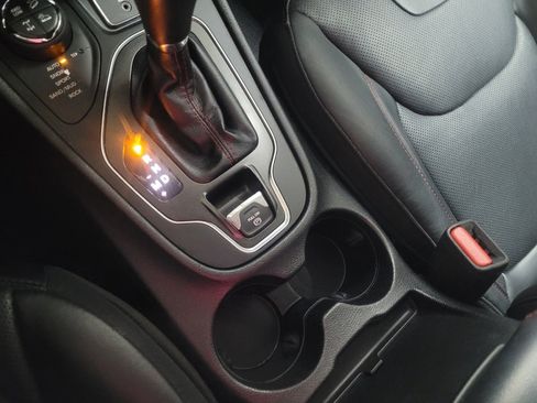 Used 2020 Jeep Cherokee Trailhawk image 26