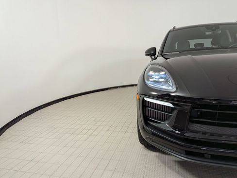 Certified 2025 Porsche Macan S AWD/4WD image 12