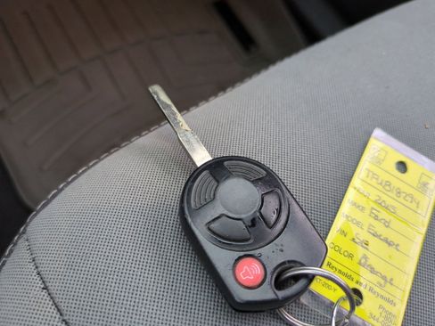 Used 2015 Ford Escape SE image 36