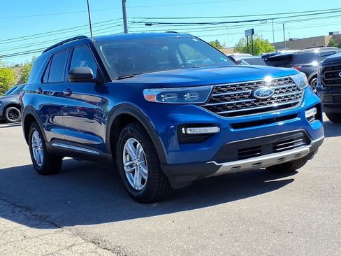 Certified 2023 Ford Explorer XLT w/ Equipment Group 202A AWD/4WD image 7