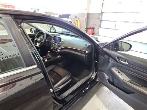 Used 2021 Nissan Altima 2.5 SR w/ SR Premium Package image 25