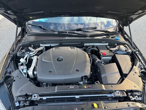 Used 2021 Volvo S60 T5 Momentum w/ Premium Package image 16