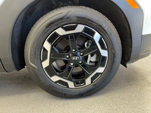 Used 2025 Hyundai Santa Fe SEL image 3