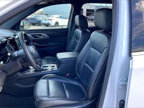 Used 2023 Chevrolet Traverse LT image 18