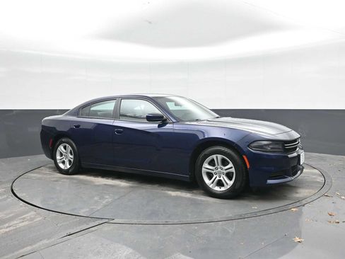 Used 2016 Dodge Charger SE image 9