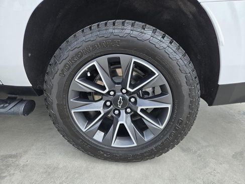Used 2023 Chevrolet Suburban Z71 w/ Luxury Package AWD/4WD image 34