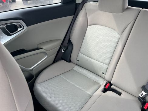 Used 2025 Kia Soul LX w/ LX Technology Package image 36